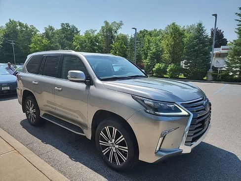 Used 2021 Lexus LX 570 4WD w/ Luxury Package image 14