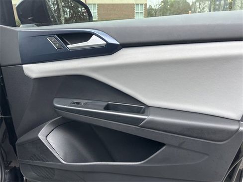 Used 2022 Volkswagen Taos SE image 22