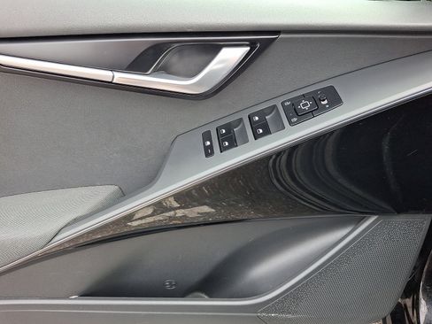 Used 2023 Kia Niro Wind FWD image 12