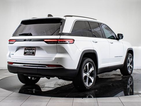 Used 2023 Jeep Grand Cherokee 4WD 4xe image 7