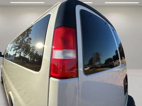 Used 2024 Chevrolet Express 3500 LT w/ LT Preferred Equipment Group image 31