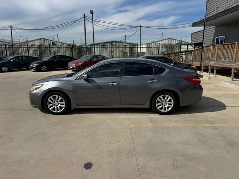 Used 2017 Nissan Altima 2.5 S w/ Power Driver Seat Package image 3