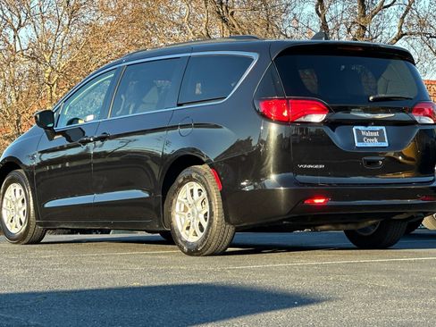 Used 2021 Chrysler Voyager Lxi image 3