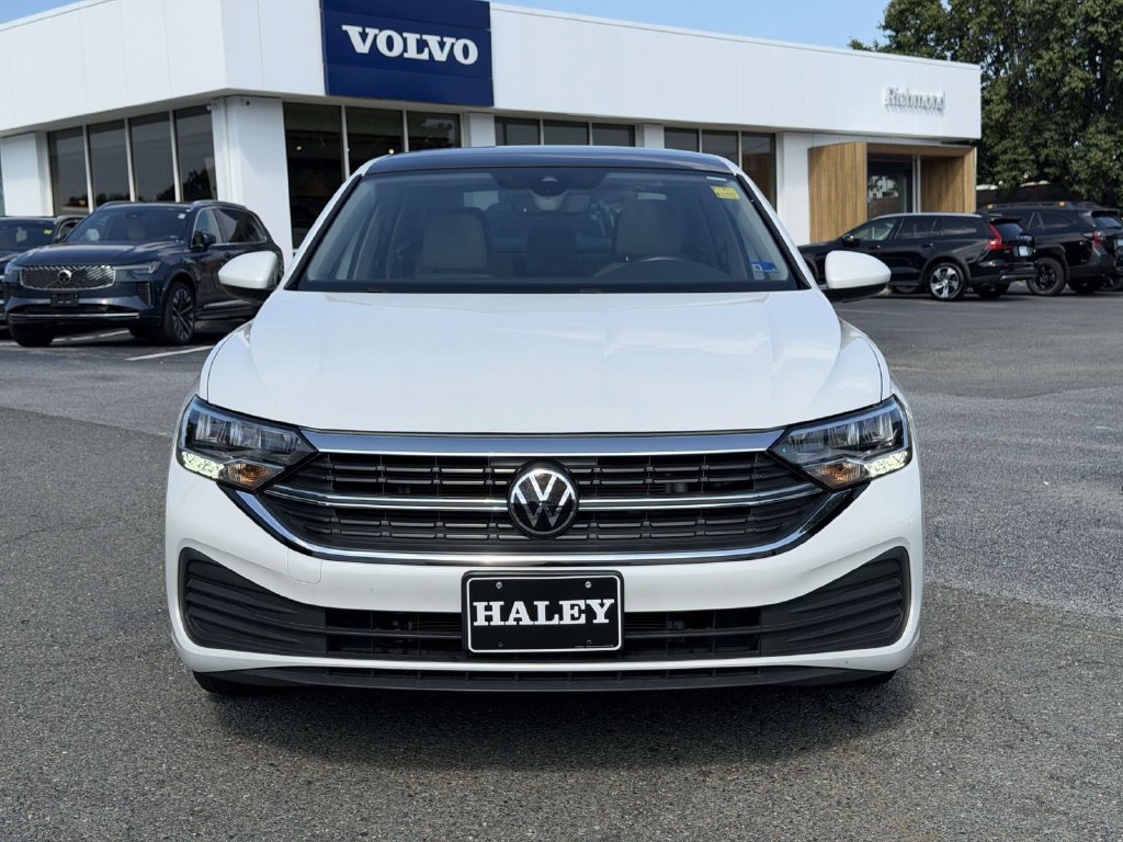 Used 2024 Volkswagen Jetta SE w/ Panoramic Sunroof Package FWD image 24