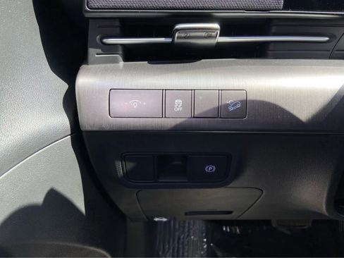 Used 2025 Hyundai Kona SEL AWD/4WD image 30