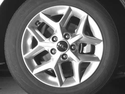 Used 2025 Kia Soul LX w/ LX Technology Package FWD image 13