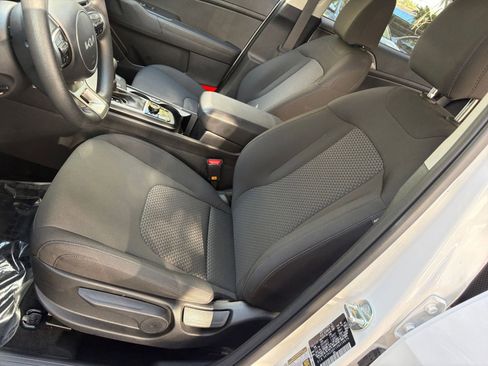 Used 2025 Kia Sportage LX image 30