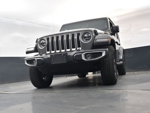 Used 2022 Jeep Wrangler Unlimited Sahara w/ Dual Top Group AWD/4WD image 19