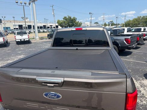 Used 2018 Ford F150 Lariat w/ Equipment Group 502A Luxury AWD/4WD image 4