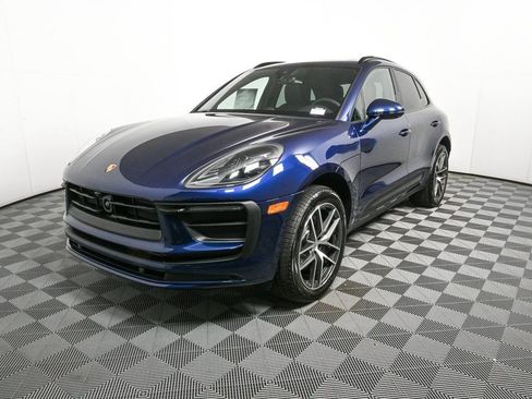 Certified 2025 Porsche Macan image 1