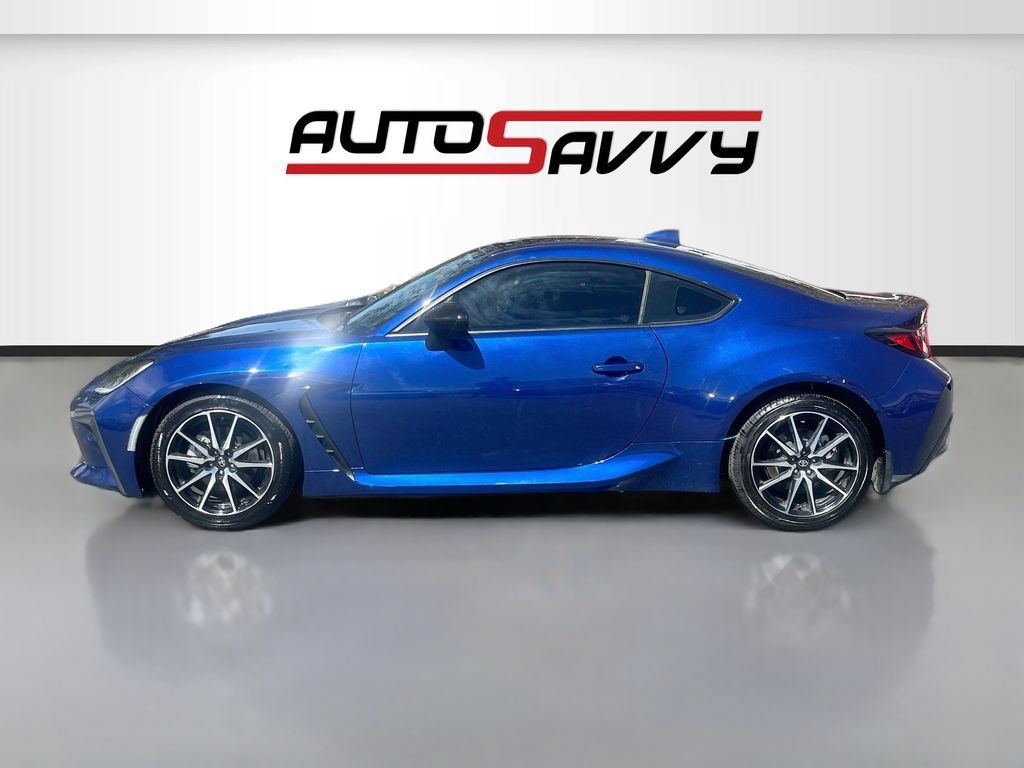 Used 2022 Toyota GR86 RWD image 4