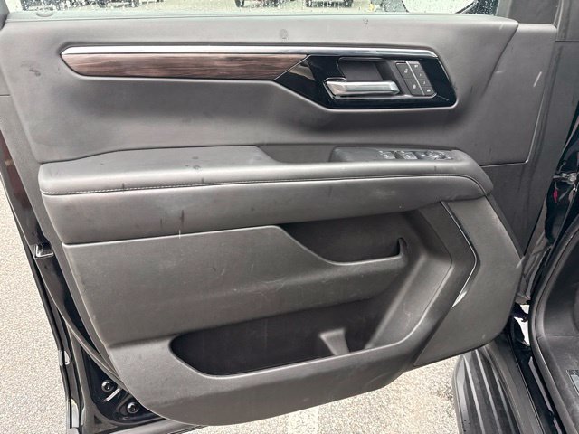 Used 2025 Chevrolet Suburban LT RWD image 10