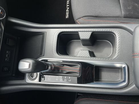 Certified 2025 Nissan Sentra SR image 17