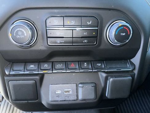 Used 2023 Chevrolet Silverado 1500 Custom image 14