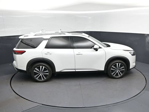 Used 2025 Nissan Pathfinder Platinum FWD image 35