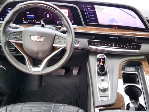 Certified 2024 Cadillac Escalade Sport Platinum w/ LPO, ONYX Package image 28