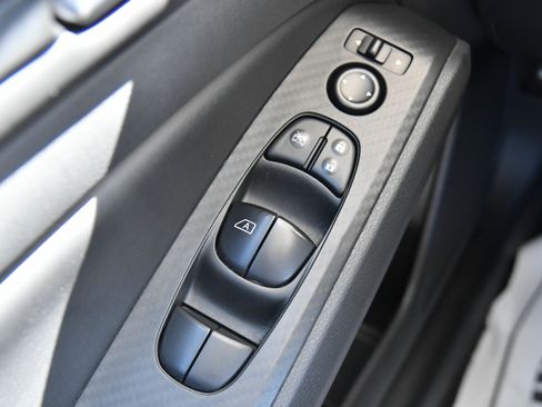Used 2024 Nissan Altima 2.5 SV FWD image 30