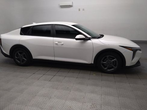 Used 2025 Kia K4 FWD image 11