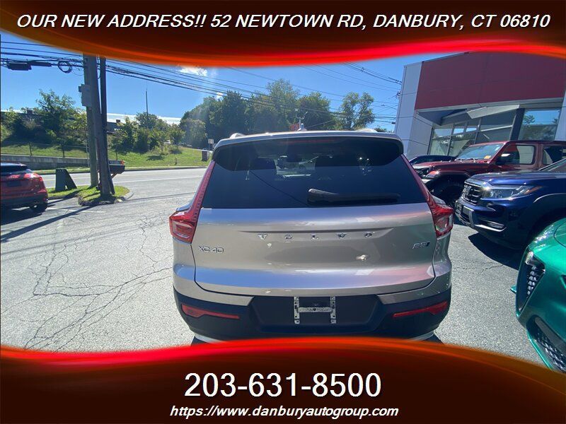 Used 2024 Volvo XC40 B5 Plus AWD/4WD image 6