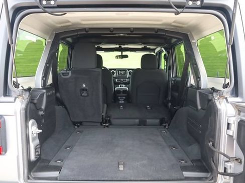 Used 2019 Jeep Wrangler Unlimited Sahara w/ Safety Group AWD/4WD image 25
