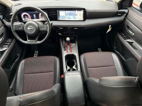 Certified 2025 Nissan Kicks SR FWD image 24
