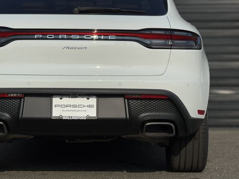 Certified 2025 Porsche Macan AWD/4WD image 21
