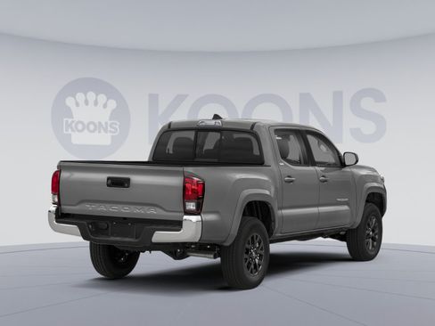Used 2020 Toyota Tacoma SR5 AWD/4WD image 2