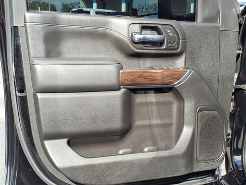 Used 2021 GMC Sierra 2500 SLT w/ SLT Convenience Package image 15