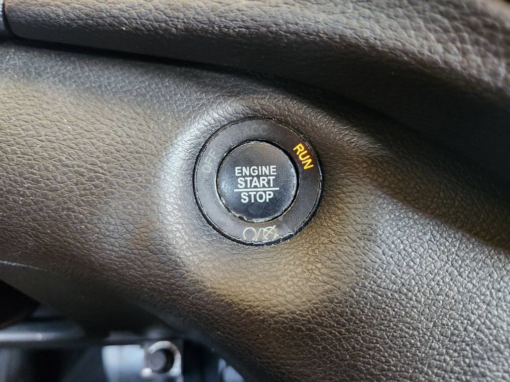 Used 2019 Jeep Cherokee Limited FWD image 21