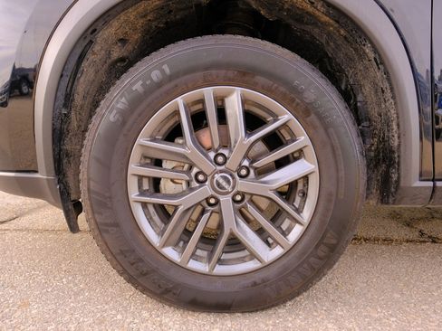 Used 2024 Nissan Rogue S image 44