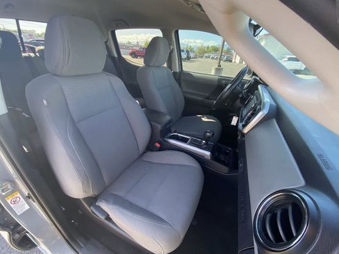 Certified 2019 Toyota Tacoma SR5 AWD/4WD image 23