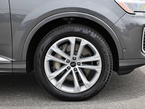 Certified 2025 Audi Q7 2.0T Premium w/ Convenience Package AWD/4WD image 5