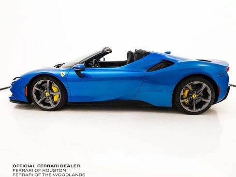 Used 2023 Ferrari SF90 Spider AWD/4WD image 8