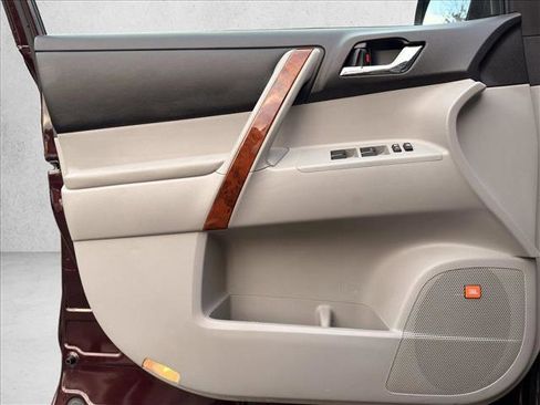 Used 2013 Toyota Highlander Limited image 10