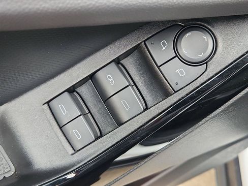 Used 2025 Chevrolet Equinox LT FWD image 23