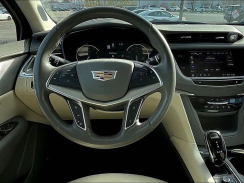 Used 2022 Cadillac XT5 Premium Luxury w/ LPO, Floor Liner Package AWD/4WD image 5
