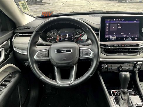 Used 2022 Jeep Compass Limited image 16
