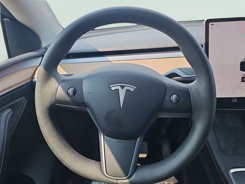 Used 2023 Tesla Model Y Long Range AWD/4WD image 16