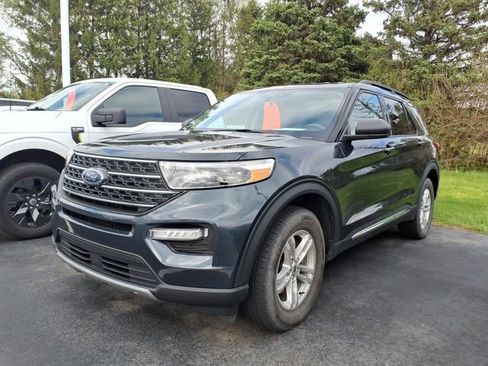 Used 2023 Ford Explorer XLT w/ Equipment Group 202A AWD/4WD image 3