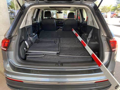 Certified 2022 Volkswagen Tiguan SE w/ Panoramic Sunroof Package image 19