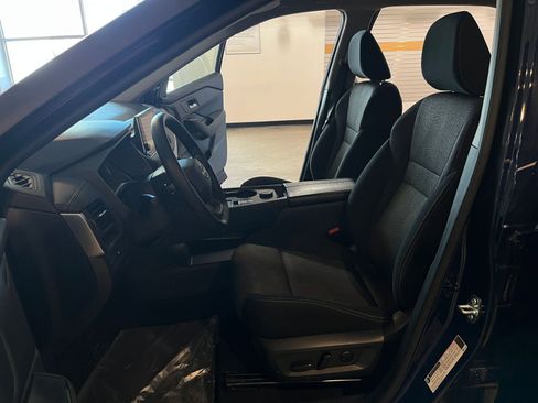 Used 2025 Nissan Rogue SV image 28