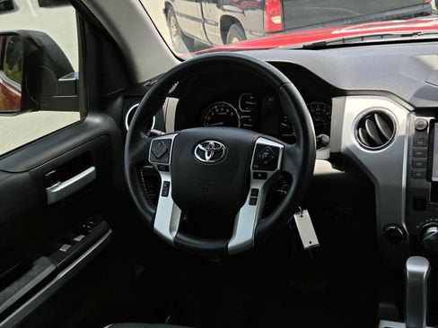 Used 2021 Toyota Tundra SR5 w/ SR5 Leather Package AWD/4WD image 15