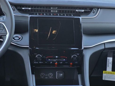 New 2025 Jeep Grand Cherokee Laredo image 16