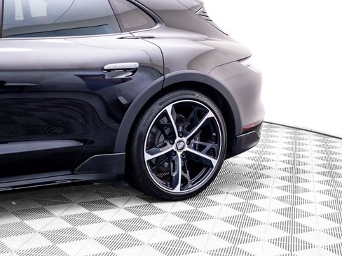 Certified 2022 Porsche Taycan 4 Cross Turismo AWD/4WD image 35