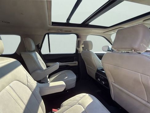 Used 2021 Ford Expedition Platinum image 18