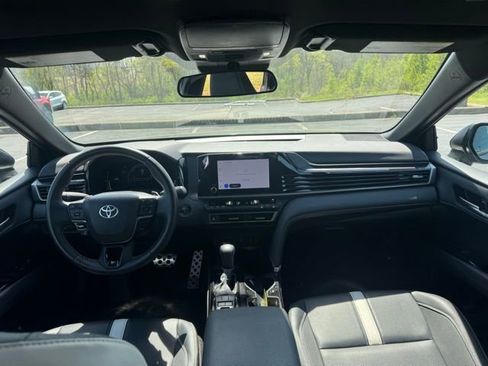 Used 2025 Toyota Camry SE image 13