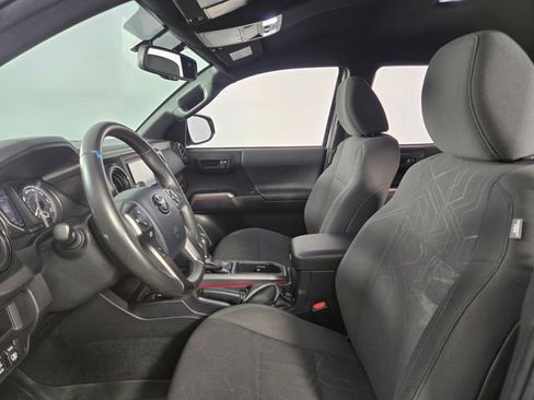 Used 2017 Toyota Tacoma TRD Sport image 14