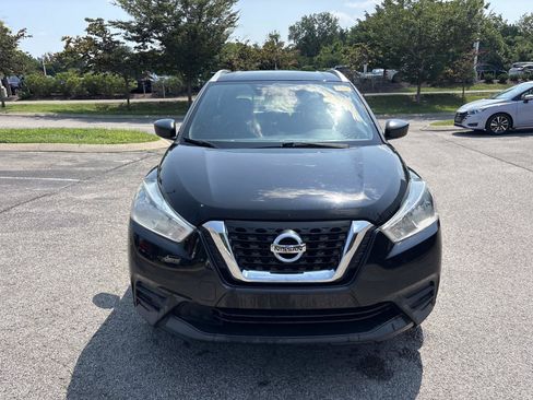 Used 2019 Nissan Kicks S FWD image 2