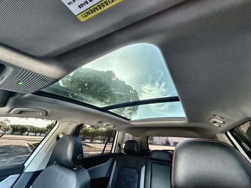 Used 2024 Volkswagen Atlas Peak Edition SE AWD/4WD image 17