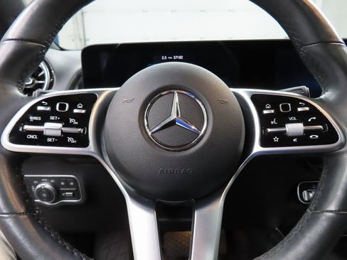 Used 2022 Mercedes-Benz GLB 250 4MATIC image 44